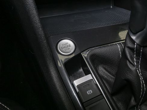 Used 2022 Volkswagen Tiguan SE image 35