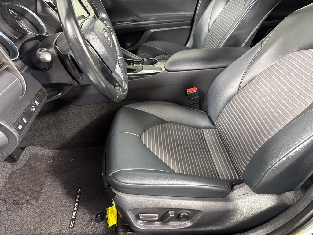 Used 2020 Toyota Camry SE FWD image 12