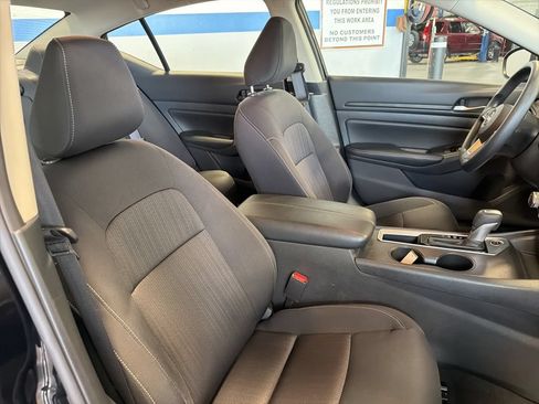 Used 2025 Nissan Altima 2.5 SV FWD image 30