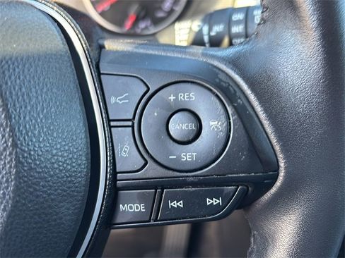 Used 2021 Toyota RAV4 XLE Premium image 20