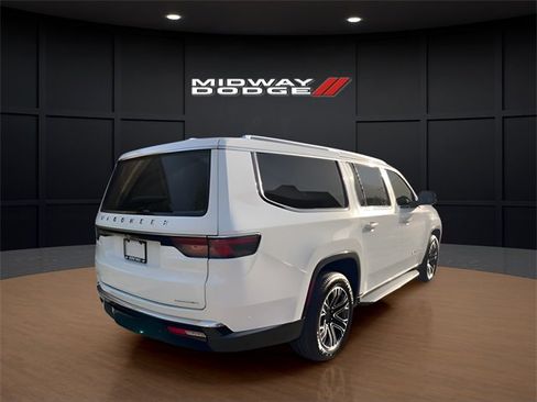 Used 2023 Jeep Wagoneer L Series II image 6