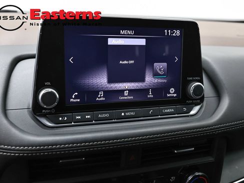 Used 2023 Nissan Rogue S AWD/4WD image 18