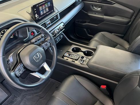 Used 2024 Honda Pilot Touring image 9