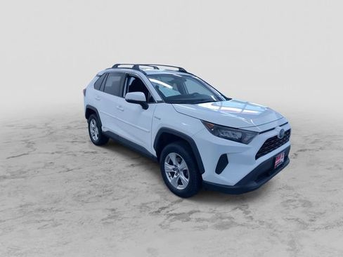Used 2019 Toyota RAV4 LE w/ Carpet Mat Package AWD/4WD image 3