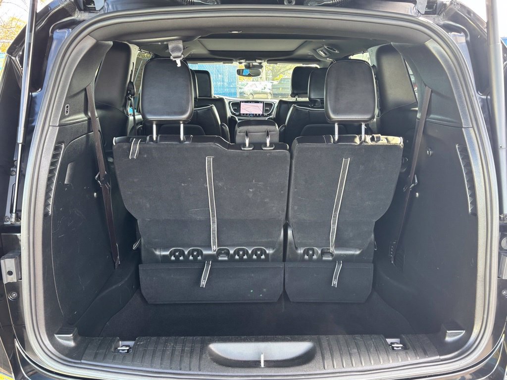 Used 2025 Chrysler Pacifica Limited FWD image 6