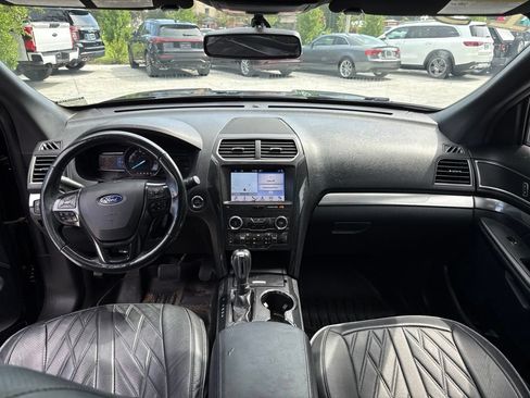 Used 2019 Ford Explorer XLT w/ Equipment Group 202A AWD/4WD image 15