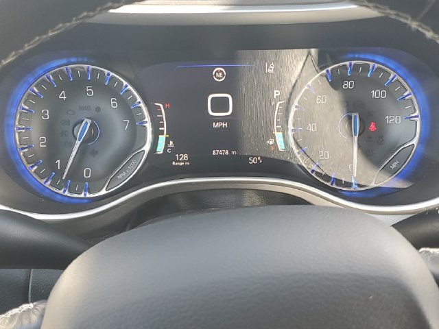 Used 2021 Chrysler Pacifica Touring-L FWD image 22