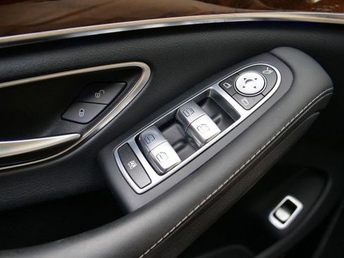 Used 2015 Mercedes-Benz S 550 4MATIC Sedan image 24