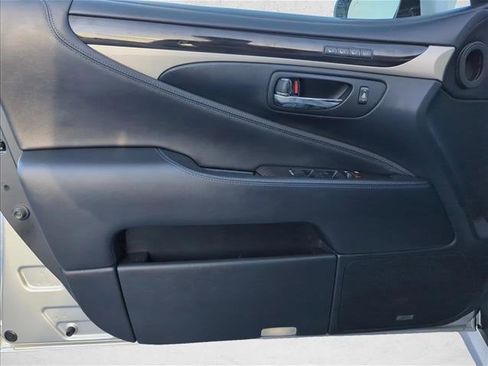 Used 2014 Lexus LS 460 w/ Comfort Package RWD image 9