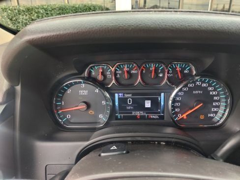 Used 2018 Chevrolet Suburban LT image 7