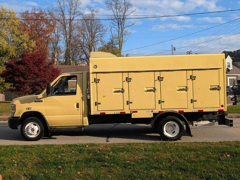 Used 2019 Ford E-450 and Econoline 450 Super Duty w/ Power Windows & Locks Group image 9
