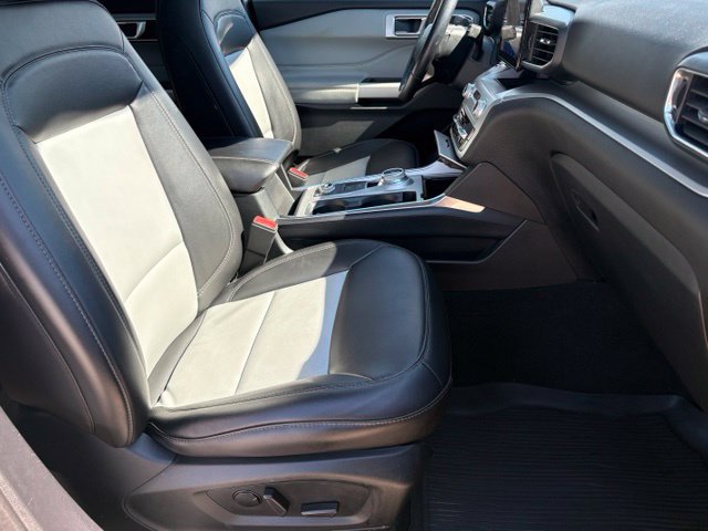 Used 2022 Ford Explorer XLT w/ XLT Sport Appearance Package AWD/4WD image 20
