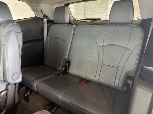 Used 2019 Buick Enclave Essence image 18