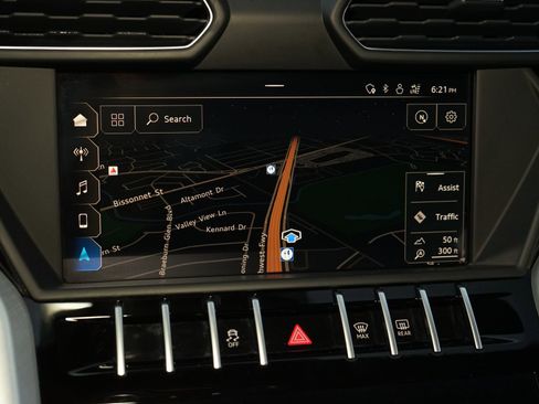 Used 2019 Lamborghini Urus image 18