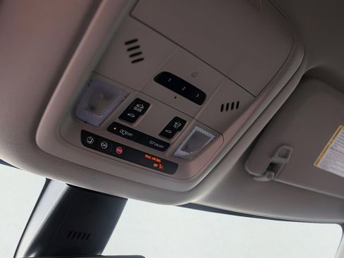 Used 2021 Buick Enclave Avenir w/ Avenir Technology Package image 23