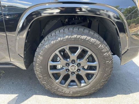 Used 2024 Toyota Tundra Platinum AWD/4WD image 28