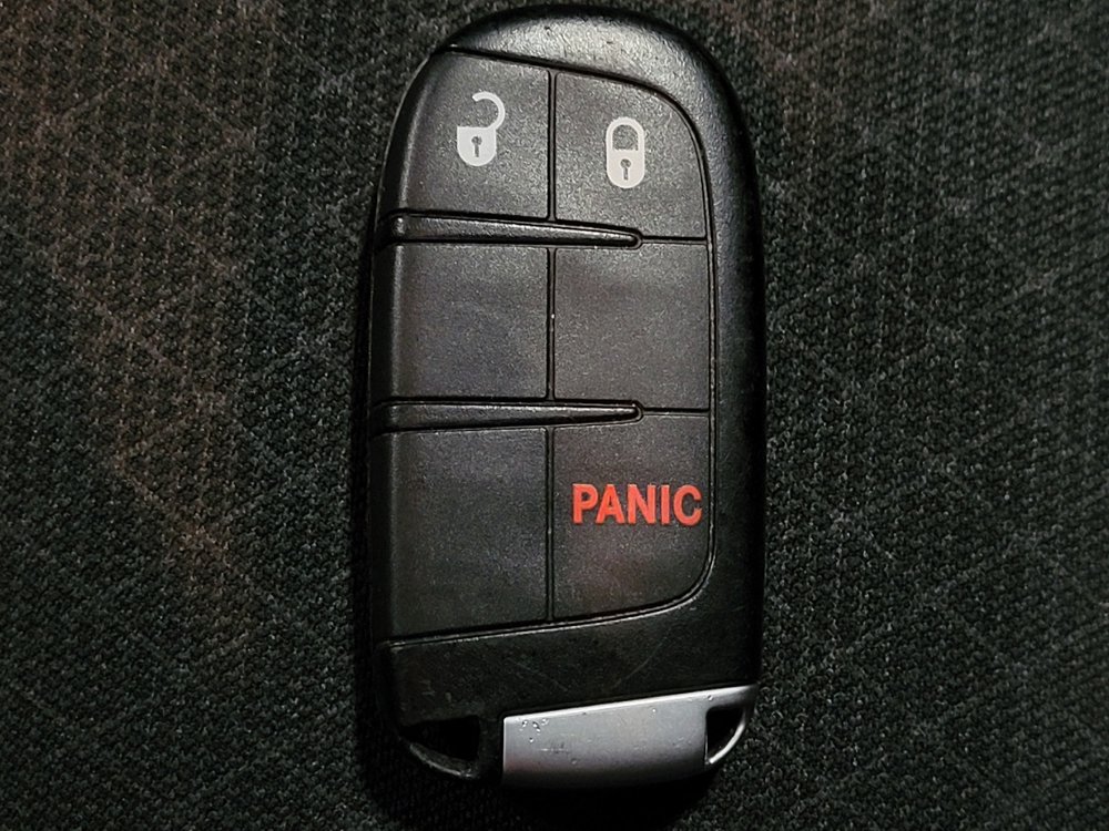 Used 2019 Jeep Grand Cherokee Laredo RWD image 32