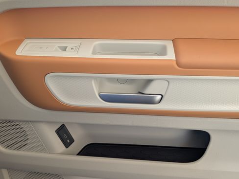 Used 2025 Volkswagen ID. Buzz 1st Edition RWD image 25