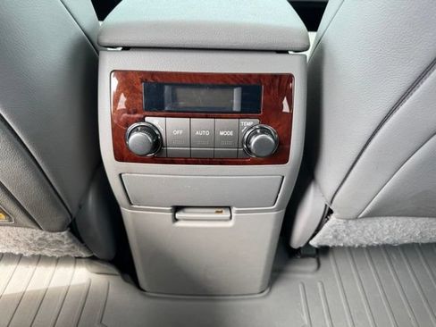Used 2012 Toyota Highlander Limited w/ Tow Pkg AWD/4WD image 21