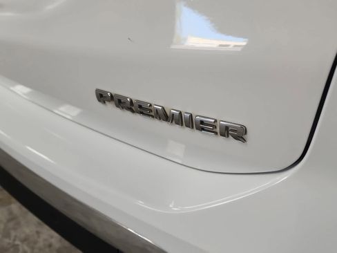 Used 2021 Chevrolet Equinox Premier FWD image 16