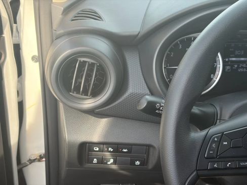 Certified 2025 Nissan Kicks Play S image 17