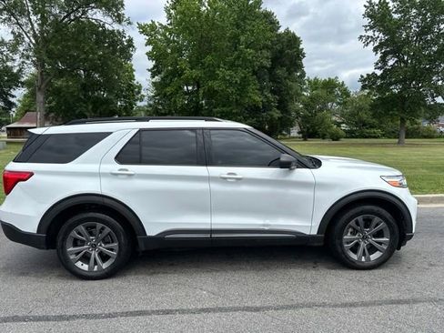 Used 2021 Ford Explorer XLT w/ Equipment Group 202A AWD/4WD image 31