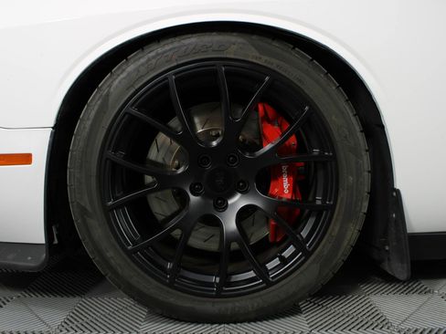 Used 2017 Dodge Challenger SRT Hellcat image 38
