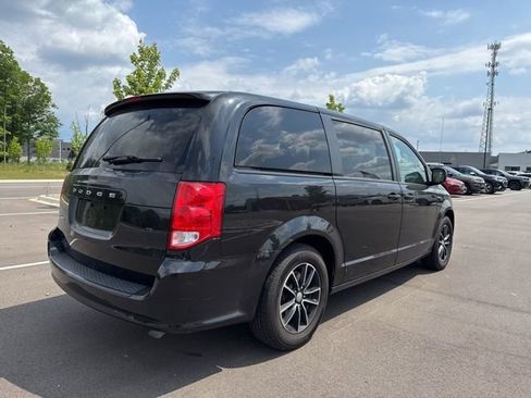 Used 2018 Dodge Grand Caravan SE FWD image 5