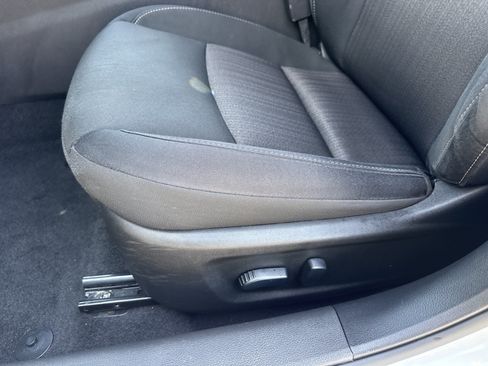 Used 2025 Nissan Altima 2.5 SV FWD image 12