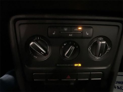 Used 2013 Volkswagen Beetle Turbo 60's Edition image 23