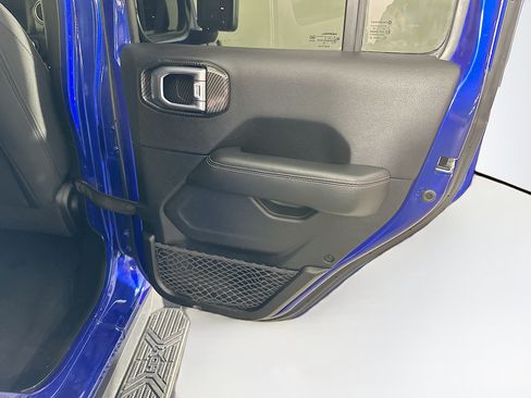Used 2019 Jeep Wrangler Unlimited Sahara AWD/4WD image 27