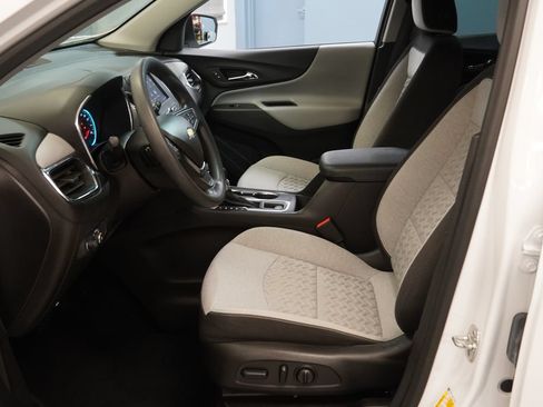 Used 2024 Chevrolet Equinox LS w/ LS Convenience Package FWD image 4