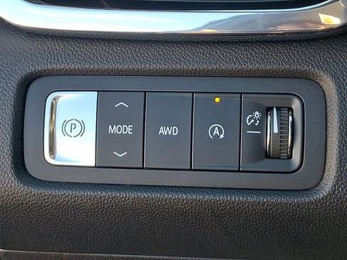 Used 2025 GMC Acadia Elevation image 28