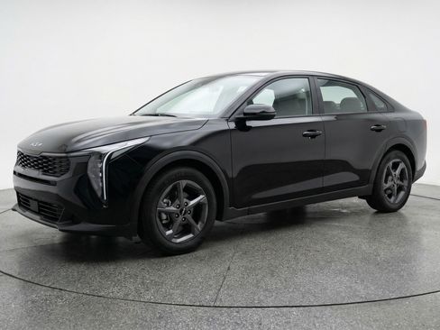 Used 2025 Kia K4 LXS image 3