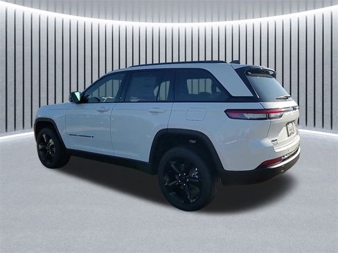 New 2025 Jeep Grand Cherokee Altitude image 5