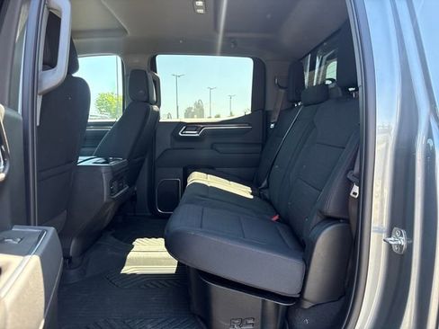 Used 2025 Chevrolet Silverado 1500 LT Trail Boss w/ Dark Appearance Package AWD/4WD image 11
