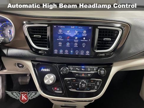 Used 2018 Chrysler Pacifica Touring-L Plus w/ Advanced Safetytec Group FWD image 17