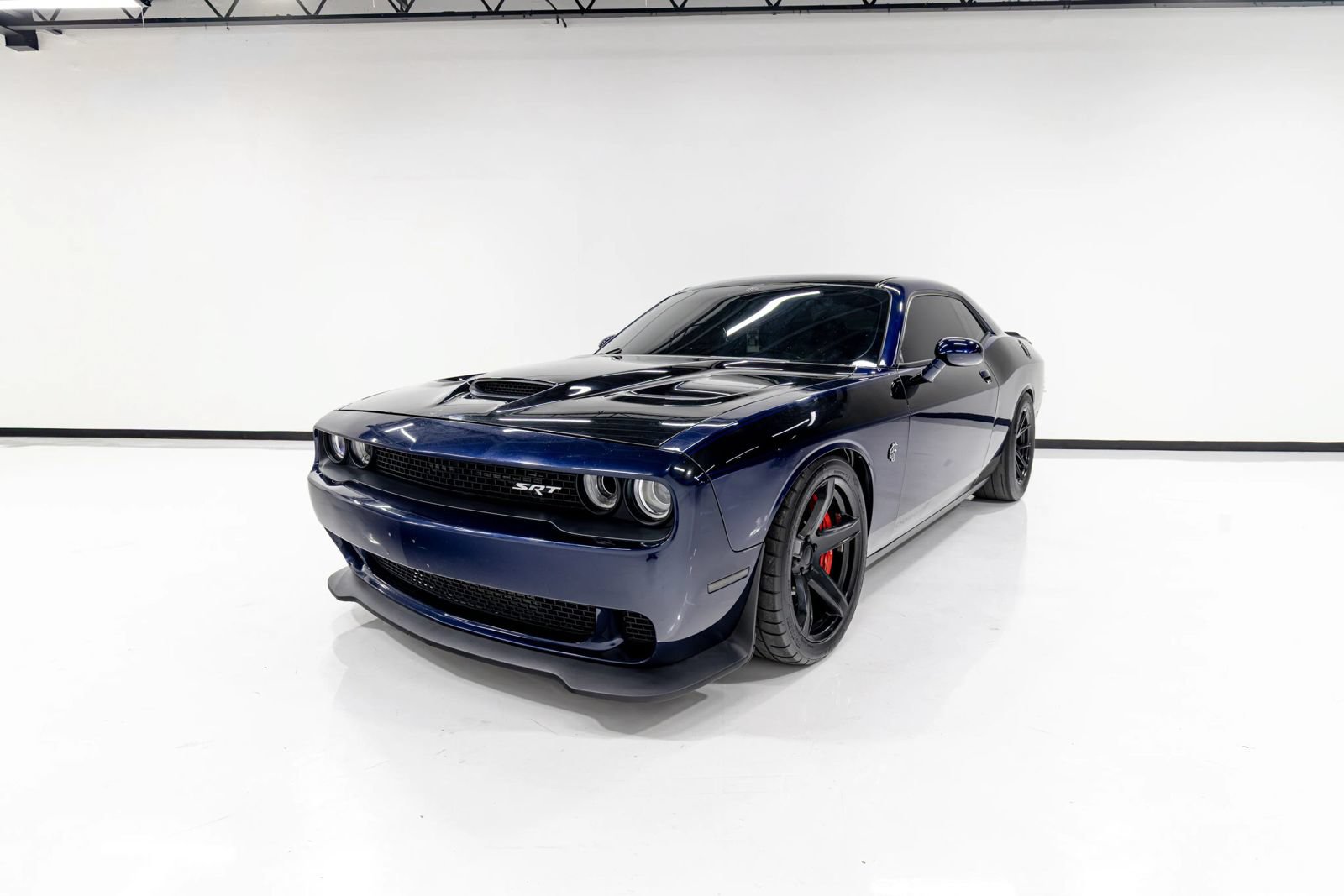 Used 2016 Dodge Challenger SRT Hellcat RWD image 1
