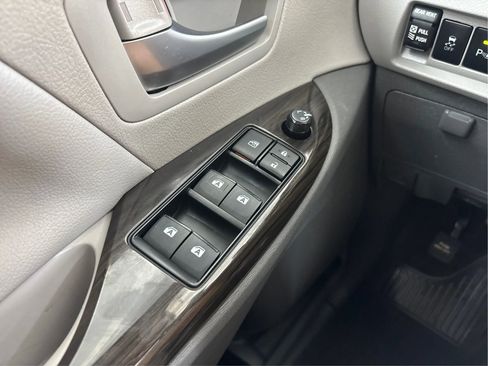 Used 2018 Toyota Sienna XLE w/ XLE Navigation Package AWD/4WD image 40