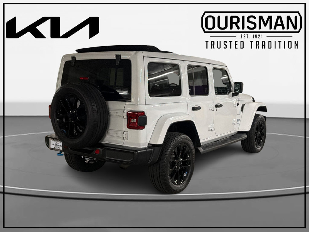 Used 2022 Jeep Wrangler Unlimited Sahara w/ Cold Weather Group AWD/4WD image 4