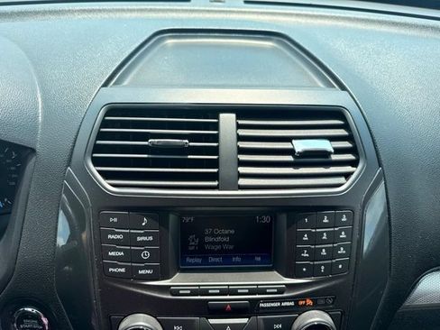 Used 2019 Ford Explorer XLT AWD/4WD image 25
