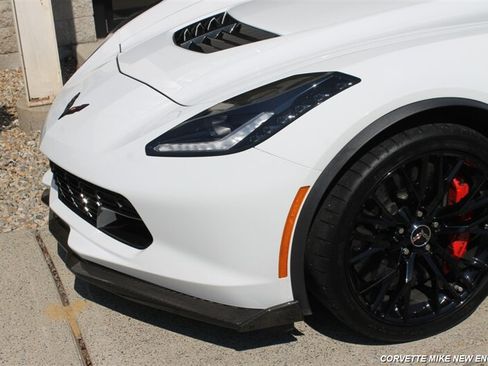 Used 2015 Chevrolet Corvette Z06 w/ 3LZ Preferred Equipment Group RWD image 13