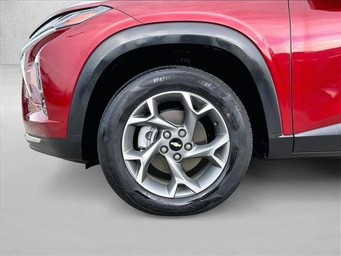 Used 2024 Chevrolet Trax LT FWD image 10
