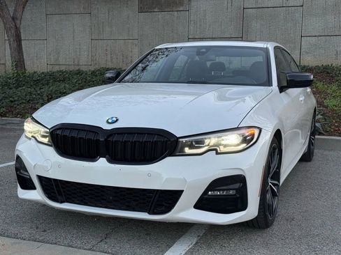 Used 2019 BMW 330i Sedan w/ M Sport Package image 3
