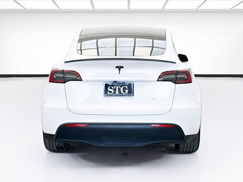 Used 2024 Tesla Model Y Long Range AWD/4WD image 5