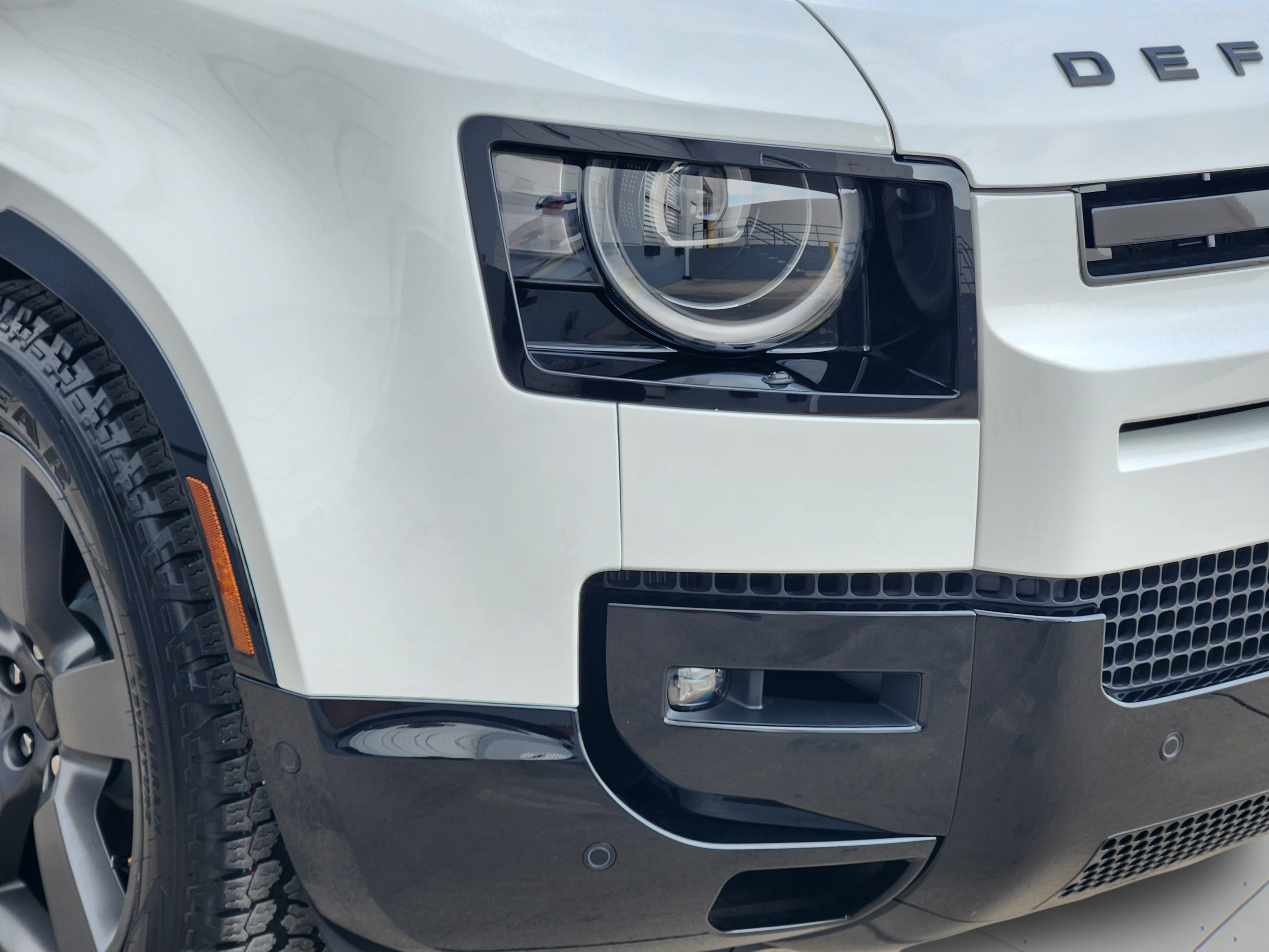 New 2026 Land Rover Defender 110 X-Dynamic SE AWD/4WD image 28