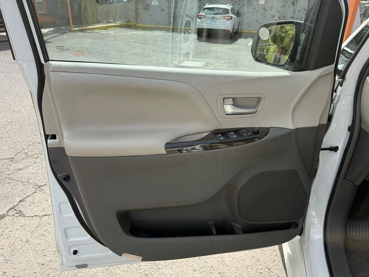 Used 2018 Toyota Sienna XLE w/ XLE Navigation Package FWD image 13