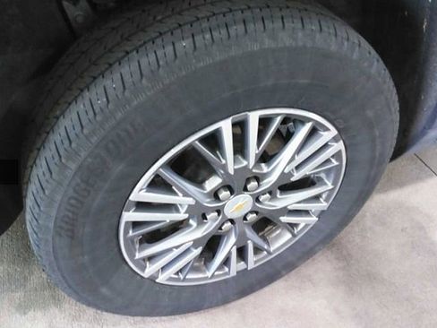 Used 2025 Chevrolet Traverse LT image 16