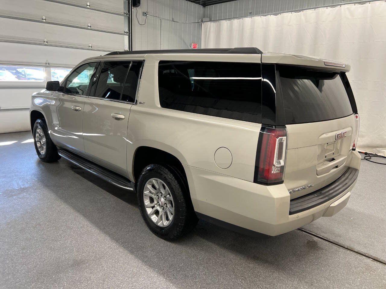 Used 2015 GMC Yukon XL SLT w/ HD Trailering Package AWD/4WD image 6