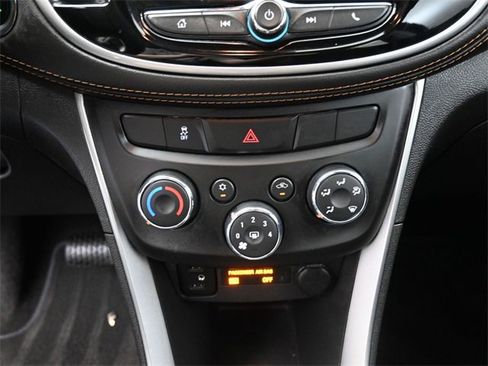 Used 2021 Chevrolet Trax LT w/ Sport Edition image 27